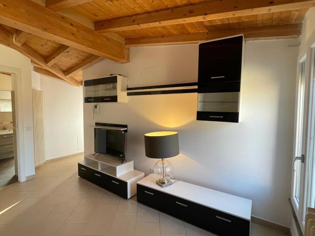 New Downtown Apartment Виджевано Экстерьер фото